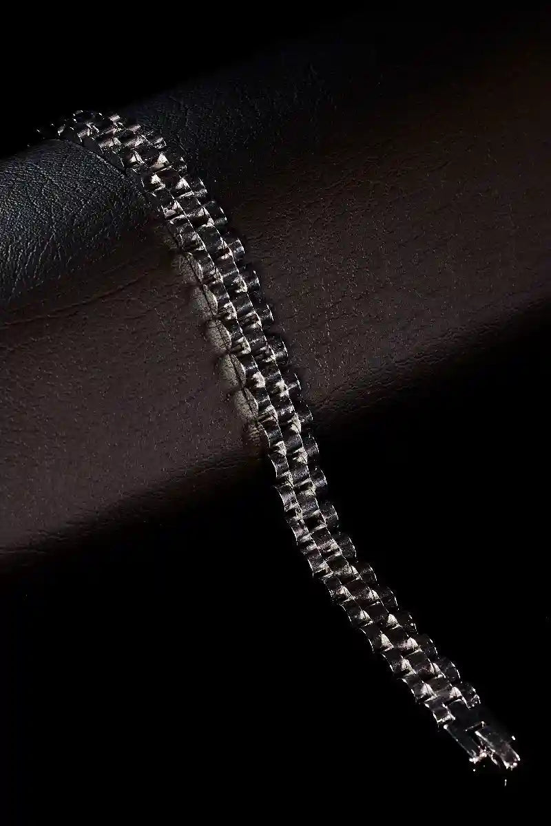 Tired of Green Necks? How to Find a High-Quality Tarnish-Proof Chain - DripX Jewelry